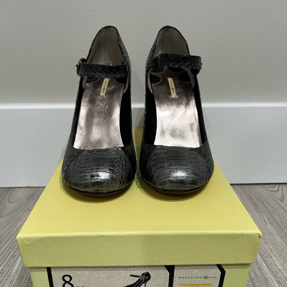 Max Studio Charcoal Black Snakeskin Heels 8m